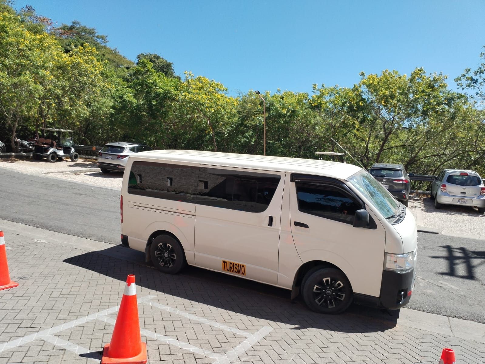 van service transportation shuttle La Fortuna San José